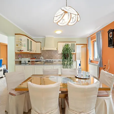 Haus Dodo - Cozy Place For Family & Friends Holiday home Labin (Istria)